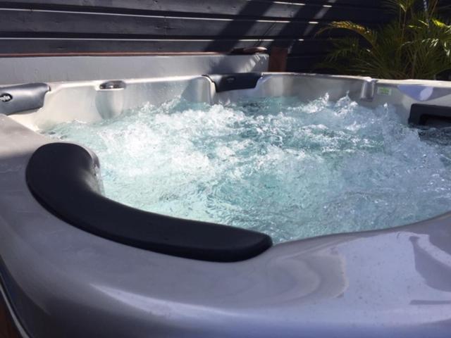 Ylang Residence Avec Piscine Chauffee & Jacuzzi Le Patelin Eksteriør billede